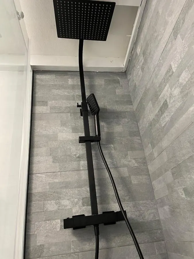 Studio rénové, terrasse privative, 300m du Capitole Toulouse Apartamento